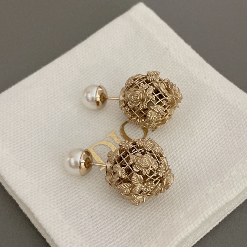 chr1st1an D10r earrings